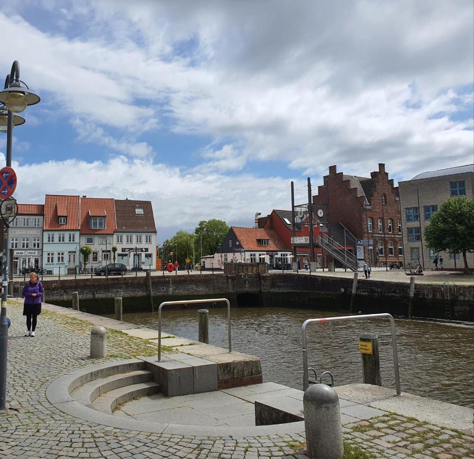 Husum Zentrum Bis 5 Personen Eksteriør billede